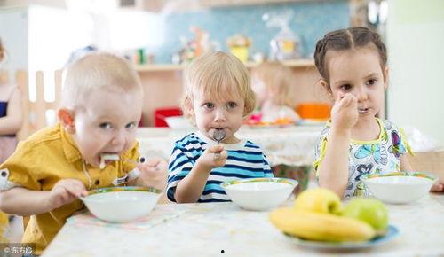 幼儿园吃饭爆料视频,温馨瞬间与成长点滴 第3张 幼儿园吃饭爆料视频,温馨瞬间与成长点滴 第3张