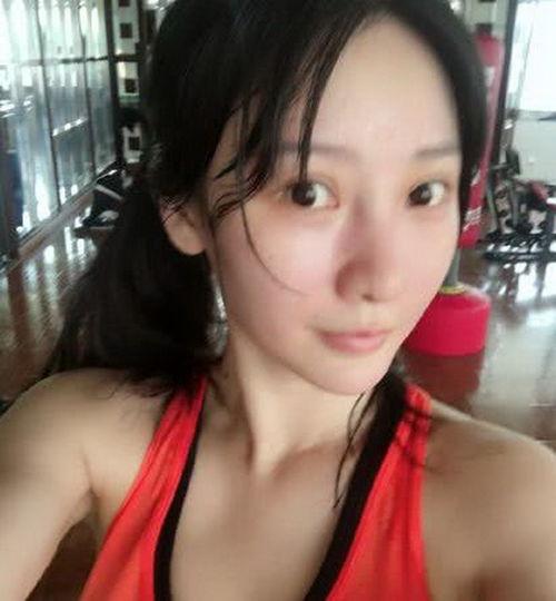 吃瓜女网红大汗淋漓,揭秘网红幕后辛酸  第1张