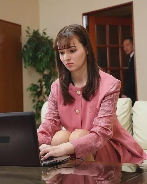 西田卡莉娜在线观看,探寻日本时尚界的璀璨星辰