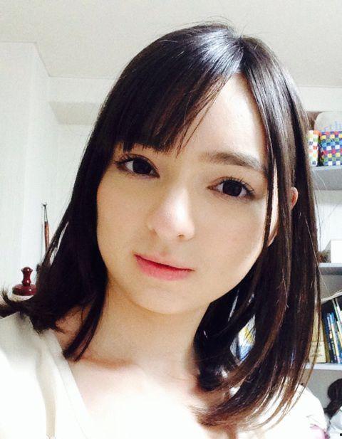 西田卡莉娜在线观看,探寻日本时尚界的璀璨星辰  第2张